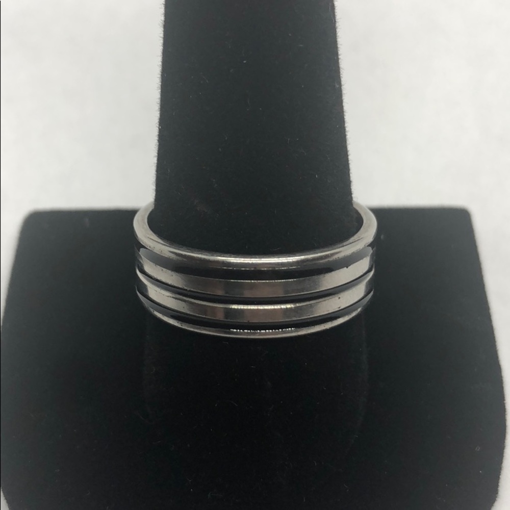 Men’s ring.